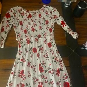 With dress is from old navy the size is 8 in kids